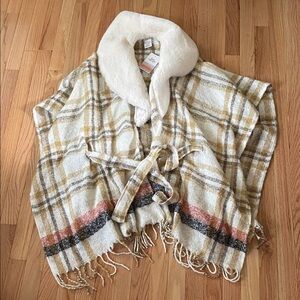 Bon Voyage Poncho Womens Beige Tan Plaid Fringe Wrap Boho Preppy Country Western
